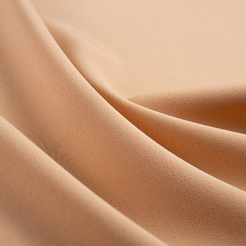 نسيج ساتان مُقلَّم أفقيًّا مُرِن رباعي الاتجاهات بمظهر أسيتات مُقلَّد