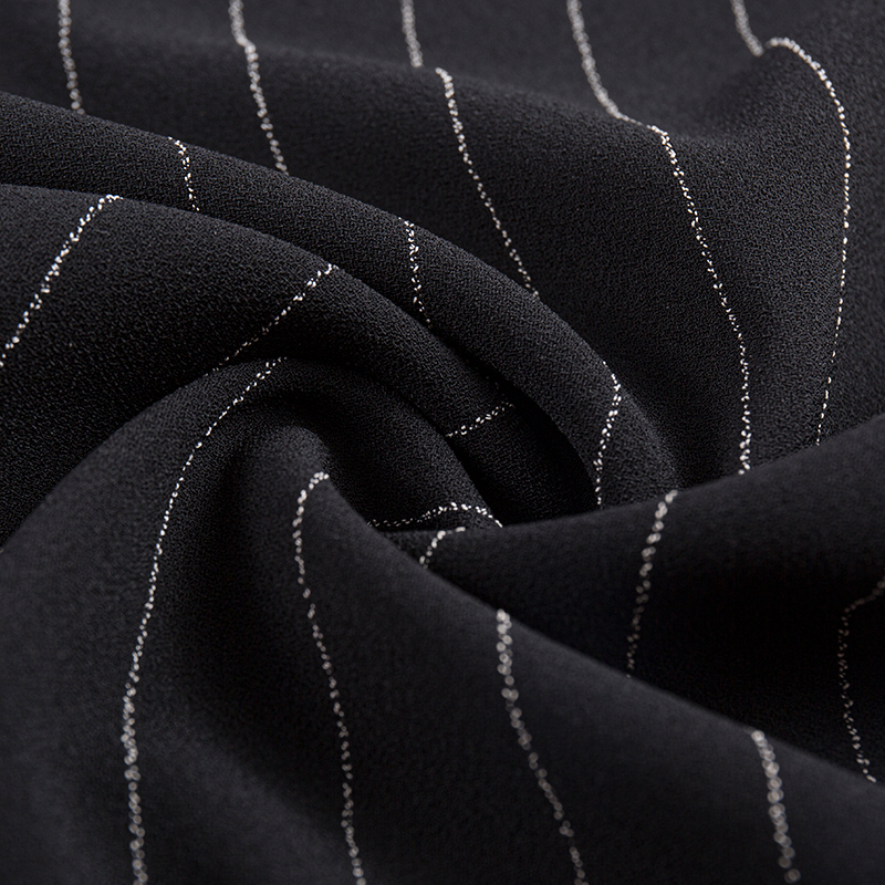 نسيج مخطط من الكتان والرايون على جانب واحد